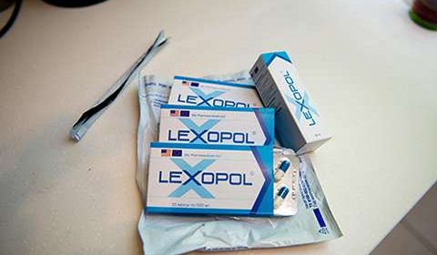 Препарат Лексопол на столе покупателя